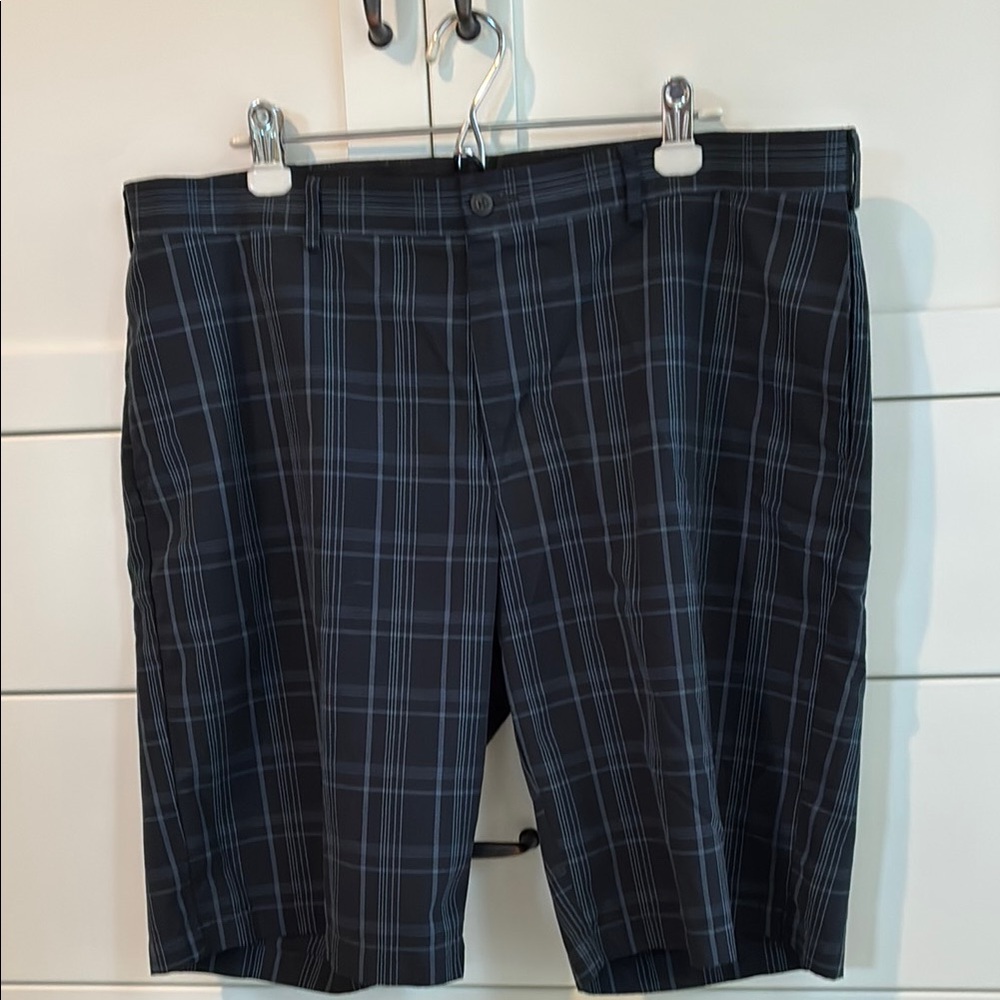 Top Flite shorts
Size 40 men’s